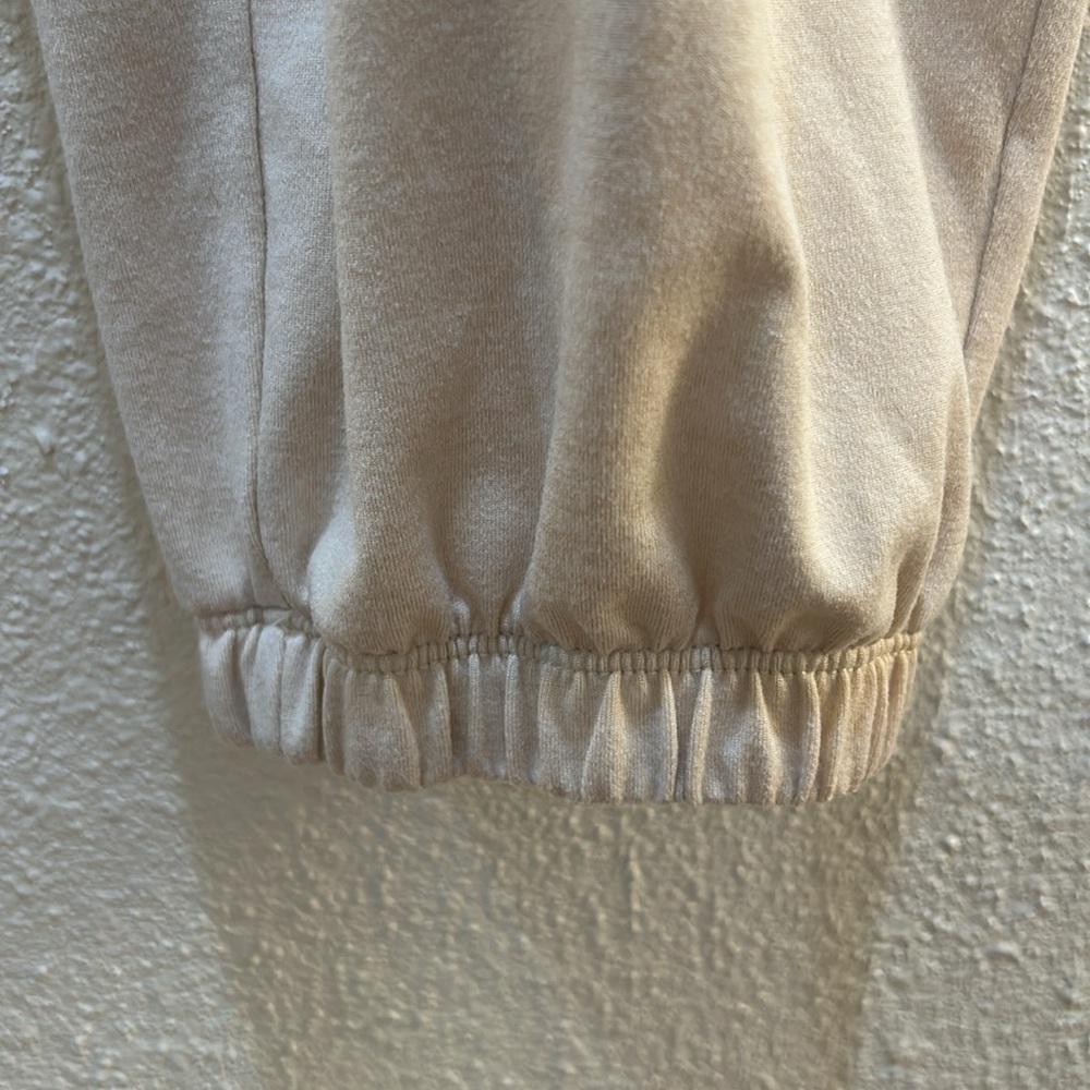 Vuori Joggers Size Large - Picture 10 of 16